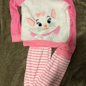Disney parks 9/10 aristocat pajamas